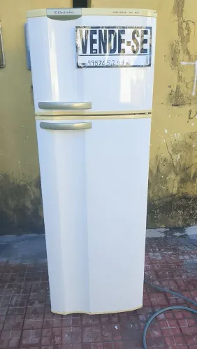 Vende-se geladeira
