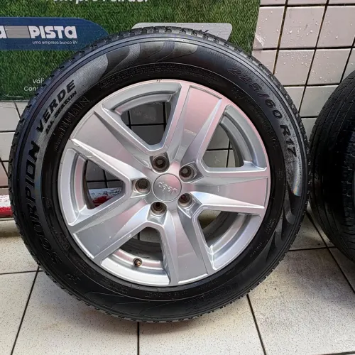Jogo de rodas originais Jeep Compass aro 17 com pneus semi novos $ 2.500,00