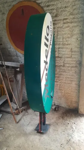 Placa suspensa para comércio