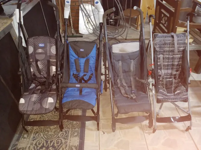 4 carrinhos de bebe Chicco .ler anuncio