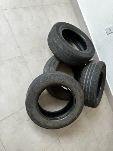 Pneu aro 15 de carro