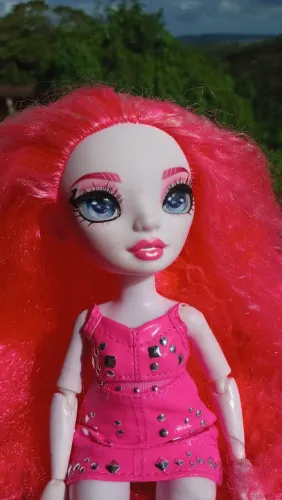 Boneca Shadow High Mara Pinkett (Neon Shadow) + Vestido Original