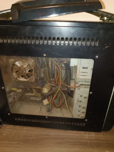 Torres e componentes de computador 