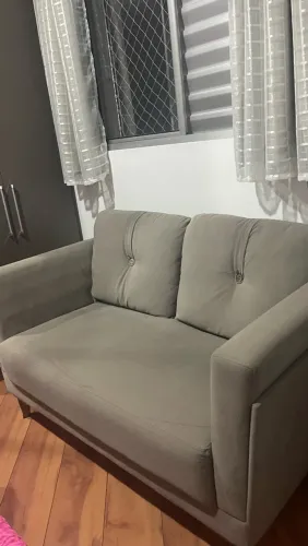 Sofá 2 lugares modelo retrô pés de madeira + 2 poltronas