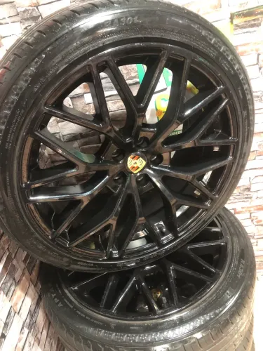 Rodas porsche aro 18 com pneus