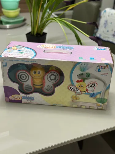 Móbile de berço projetor