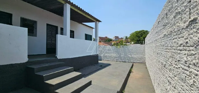 Casa para Locação com Edícula no Bairro Bandeirantes em Marília/SP