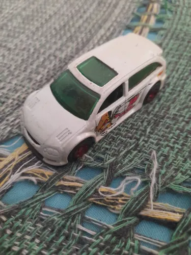 Carrinho Hot Wheels Audacious da série "Pizza" de 2002, pintura lateral em perfeito estado