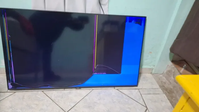 TV com a tela quebrada , para wuem interesse em comprar as peças teve nova 2023