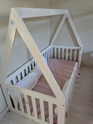 Cama montessoriana com colchão