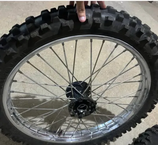 Vendo roda completa da lander 250