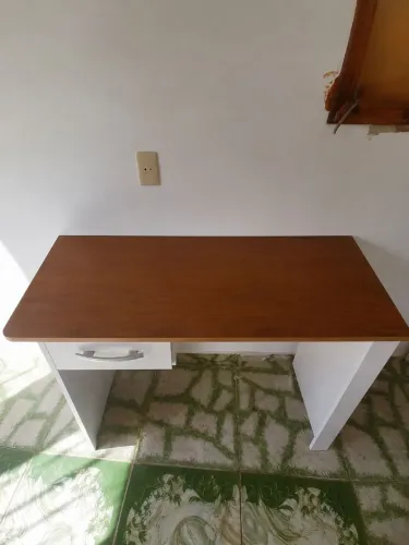 Mesa para PC ou tv nova