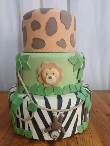 Bolo de Biscuit Tema Safari Decorativo