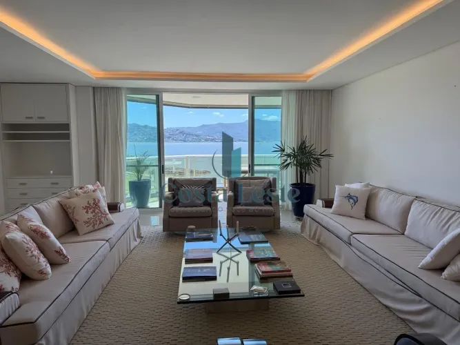 Excelente apartamento com vista-mar de 4 suítes em Coqueiros