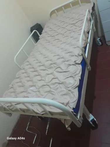 Vendo cama hospitala com colchão hospitala e colchão pneumático