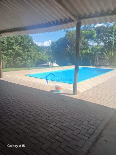Chácara à venda, com 64 mil metros, contendo 04 casas, duas delas com Piscina, 02 lagos, á