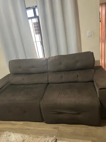 Sofá retrátil em boas condições