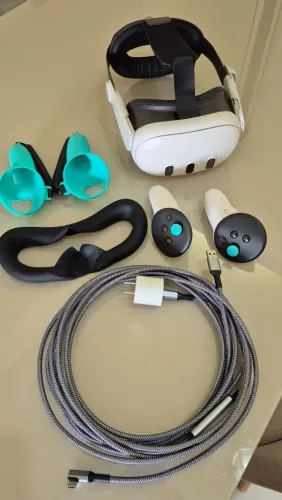 Meta Quest 3 128 GB + Suporte BOBOVR e Cabo USB