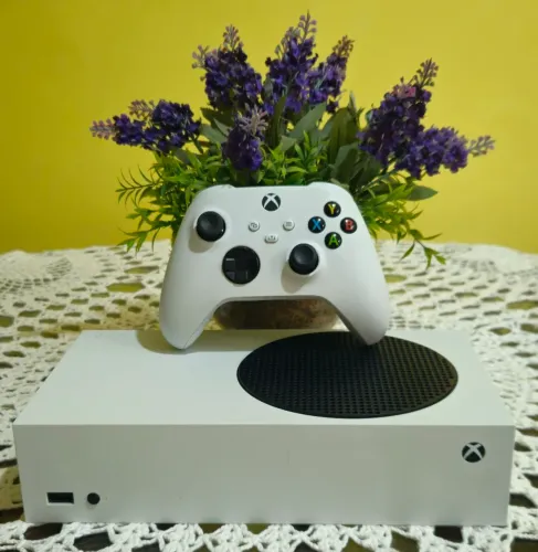 Xbox Series S c/nota fiscal s/caixa, controle original sem detalhes R$ 1.950,00