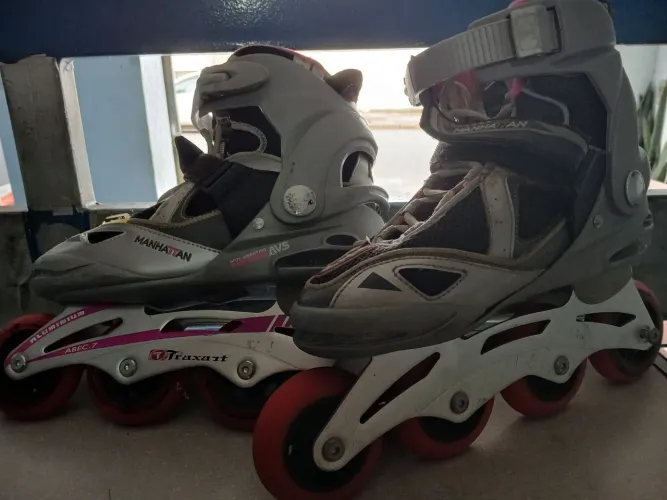 Lindo patins 37/38 super conservado e mais acessórios
