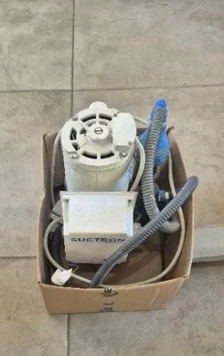 Bomba a vácuo Schuster Suctron Eletronic Plus 2 consultórios