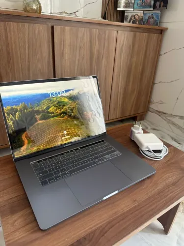 MacBook Pro 16" 2019 - Intel i7 | 16GB RAM | 512GB SSD