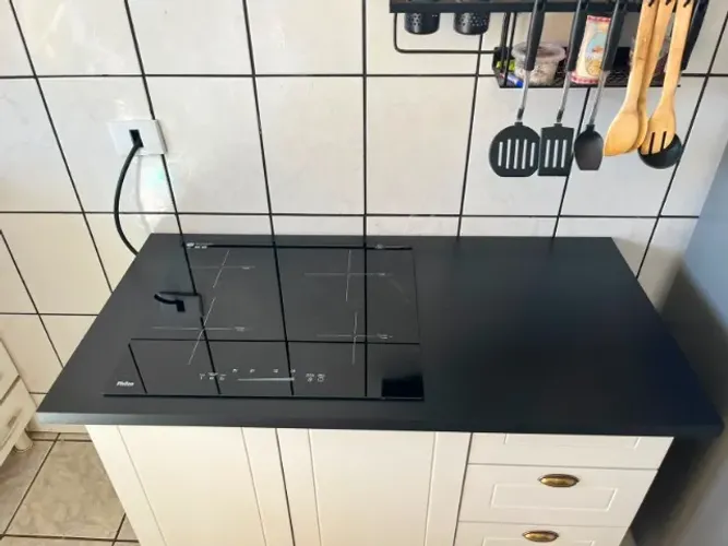 Cooktop de indução Philco com tampo em MDF