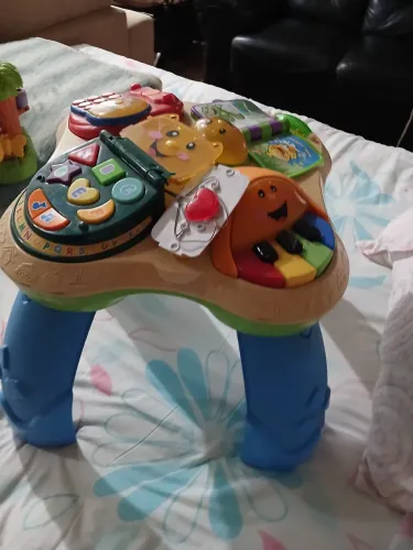Mesa infantil de atividades, bilíngue Frischer praice