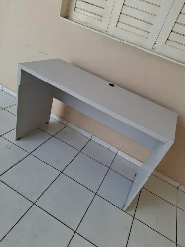 Mesa de madeira pra home office, escritório e estudos
