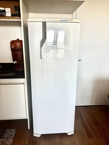 Geladeira Electrolux Frost Free RFE39 322L - Perfeito Estado