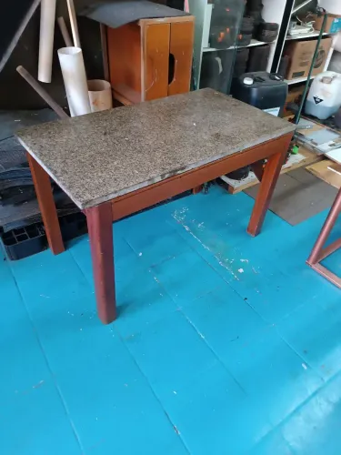 Mesa com tampão de mármore 1,20x0,70