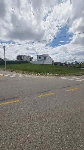 Terreno de Esquina à Venda no Condomínio Cyrella em Votorantim 520m² em Localização Privi