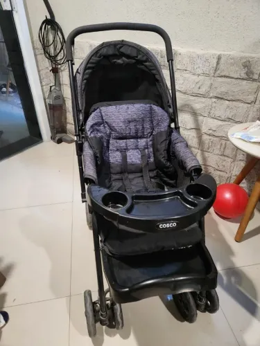 Carrinho de Bebê com Bebê Conforto Cosco - Perfeito estado