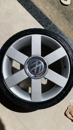 Vendo aro 17 Volkswagen com pneus novos