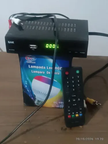 KIT CONVERSOR DIGITAL COM CONTROLE E CABOS MAIS UMA LÂMPADA MÚSICAL