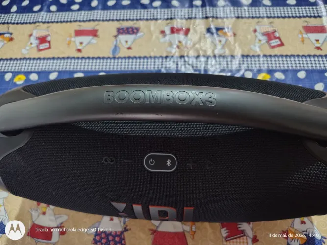 Vende uma caixa de som JBL boboox3 valor 1800 reais ela tá Nova meu telefone *