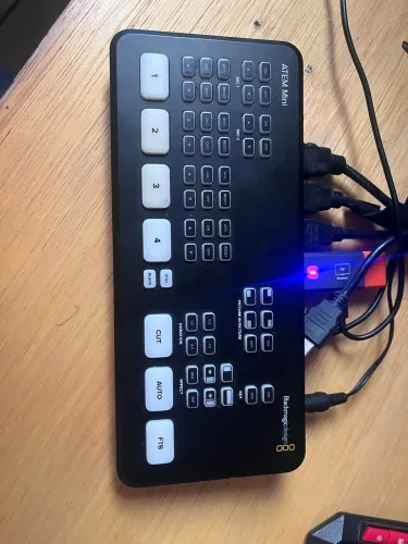ATEM Mini Blackmagic Design | Mesa de Corte para Live e Podcast |