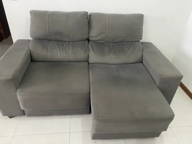 Sofá retrátil cinza