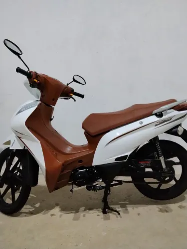 Vendo moto shineray 125 IPVA pago valor 10.500