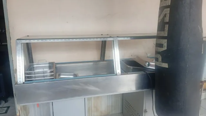 Vendo buffet, duas freezer pula pula todos em bom estado . Monte seu próprio negócio .