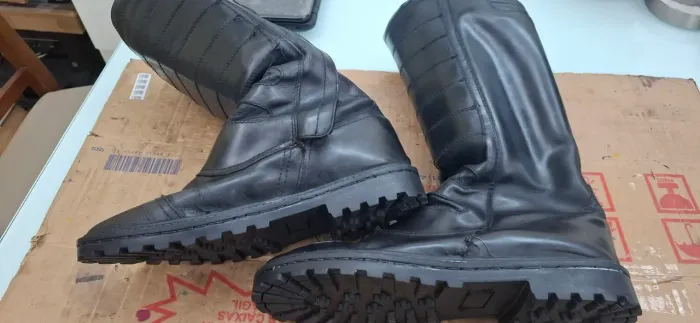 Bota de fecho  usada