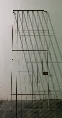 Grade de ferro/ ideal para residências ou comércios / medidas : 2.35/ 75cm largura 