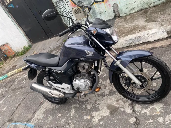 Moto único dono , pneus novos moto revisada , só pegar e ser feliz
