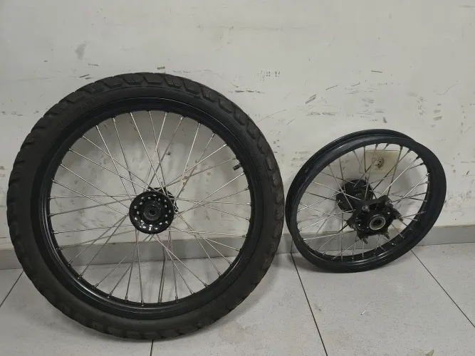 Vendo aros DiD com raios em inox para Lander , Ténéré 250.