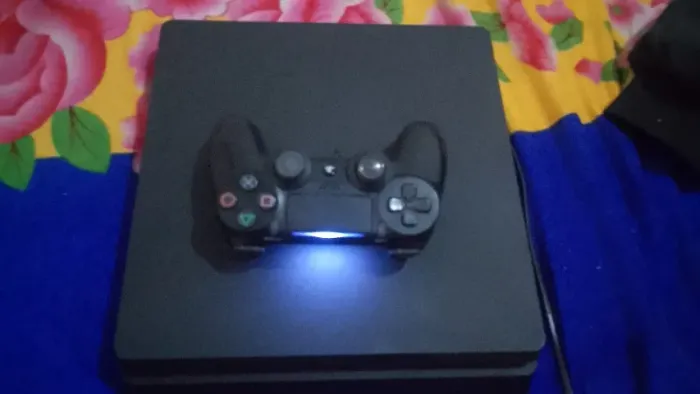 Ps4 slim semi novo  