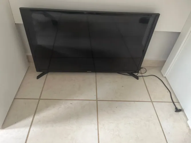 Doação TV Samsung 32 com tele quebrada