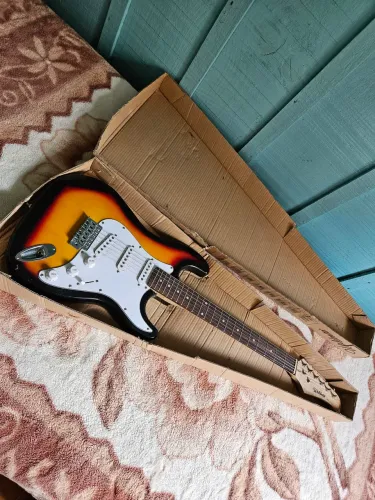 Guitarra Waldman Stratocaster Sunburst - Estado de Nova!