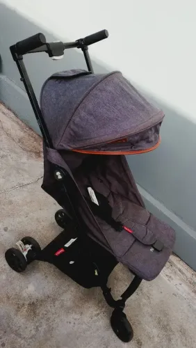 Carrinho de bebê Fisher Price 