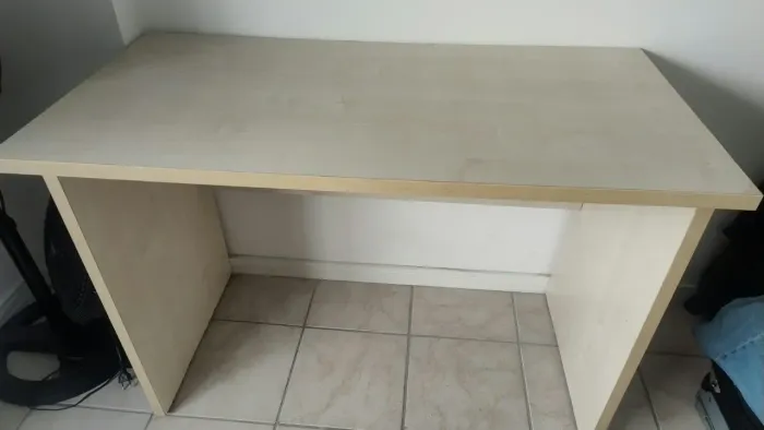 DOAÇÃO de escrivaninha em MDF para retirada no local
