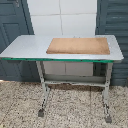 VENDO MESA PARA MÁQUINA DE COSTURA